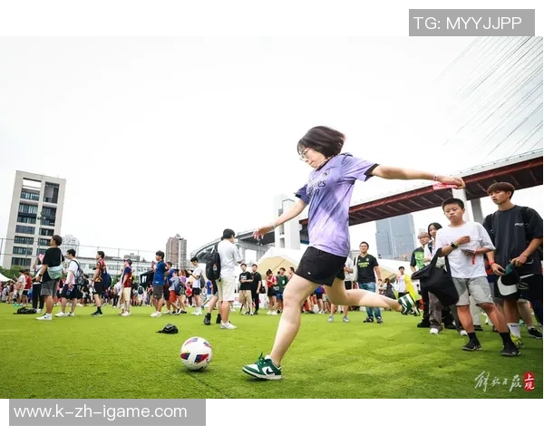 踮起足球的技巧与训练方法视频分享助你提升球技